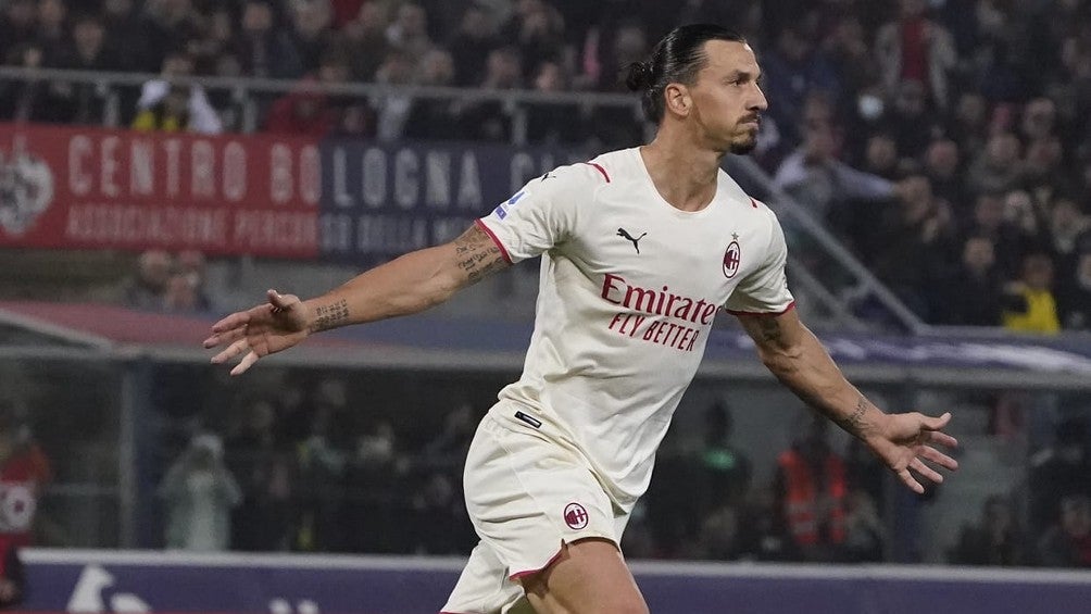 Zlatan Ibrahimović festejando gol con el AC Milan en la Serie A