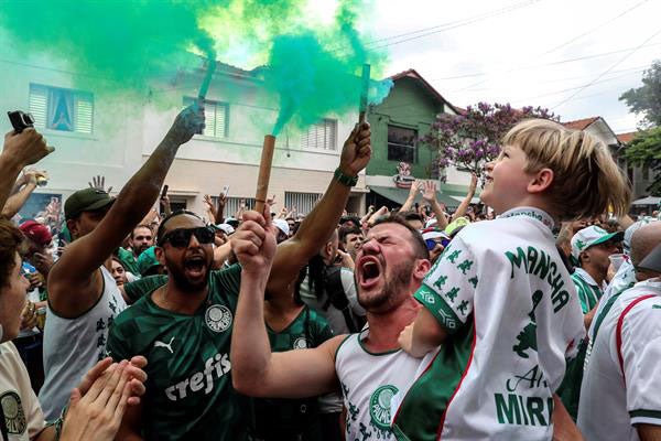 La afición del equipo en las calles de Sao Paulo 