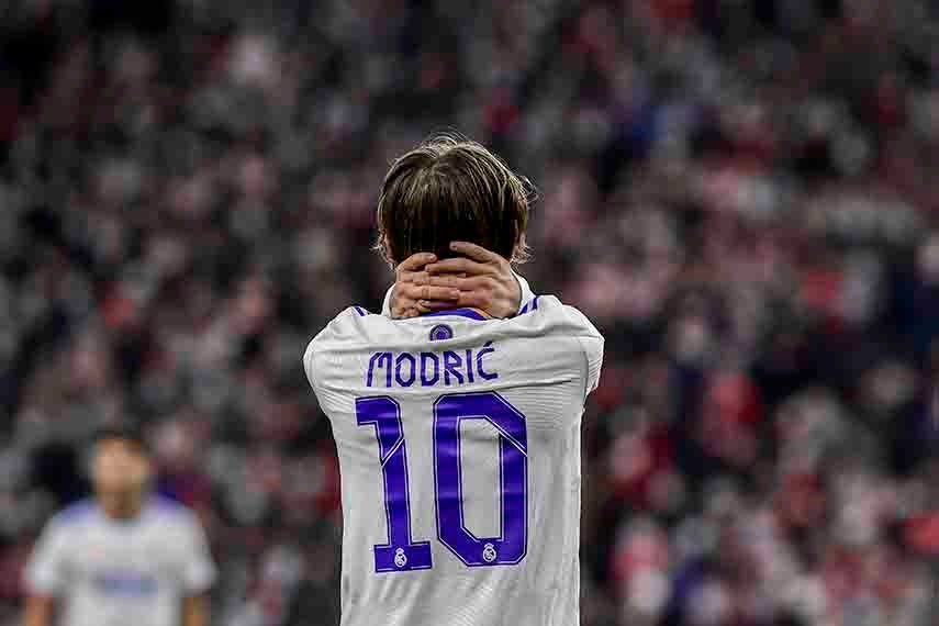 Luka Modric, lamentandose tras ser eliminados en la Copa del Rey