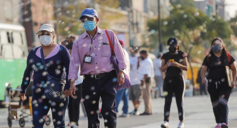 Personas caminando por el Centro Histórico