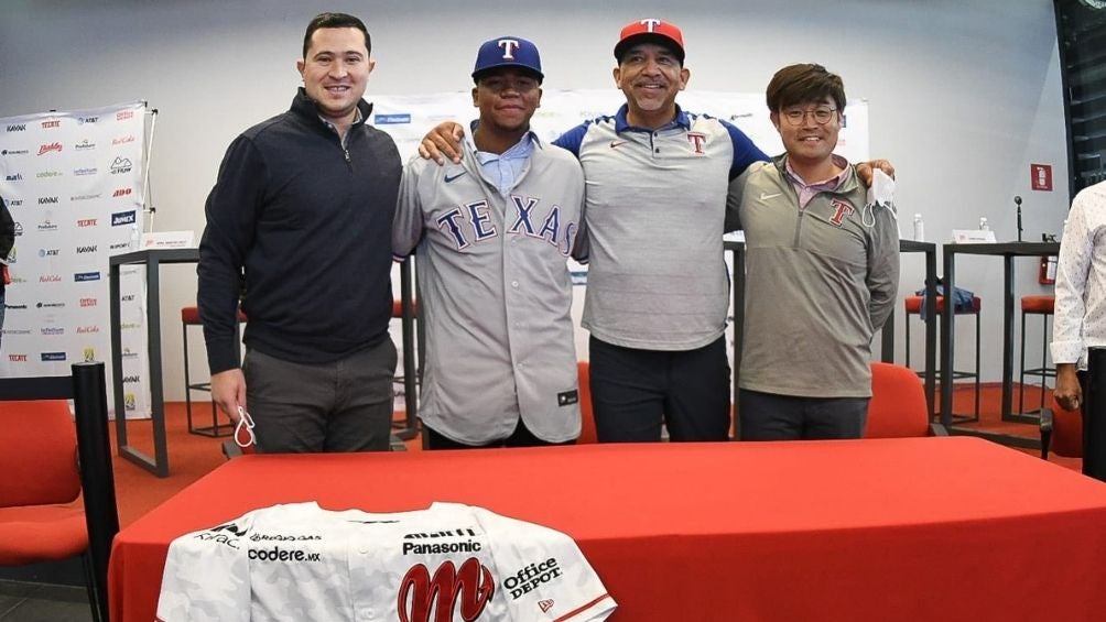 Arias fue firmado por los Rangers