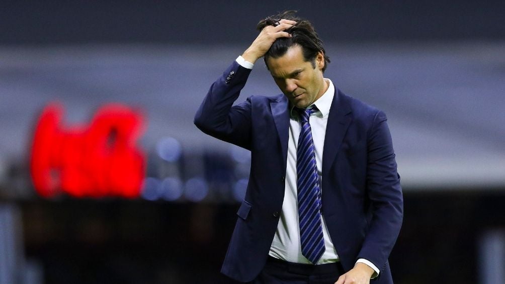 Solari en un partido con América 