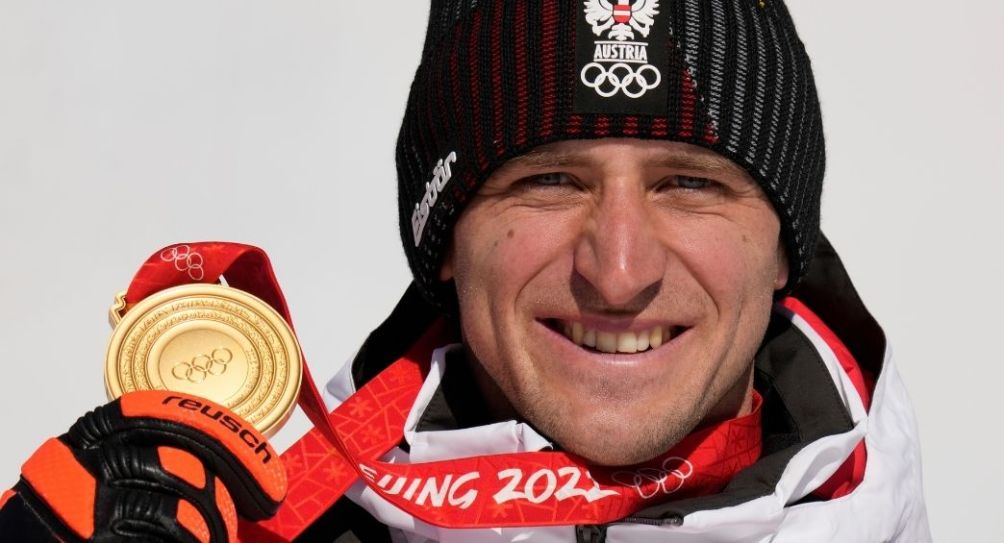 Matthias Mayer con la medalla de oro