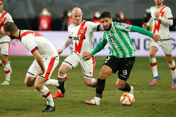 Rayo Vallecano vs Betis en la Ida de la Semifinal de la Copa del Rey