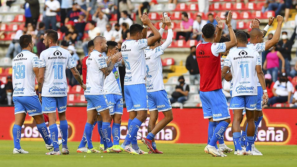 Jugadores de Puebla tras la victoria ante Gallos 