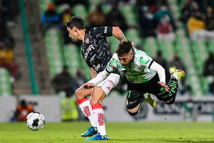 Valdivia, asistió en el partido contra Santos Laguna 