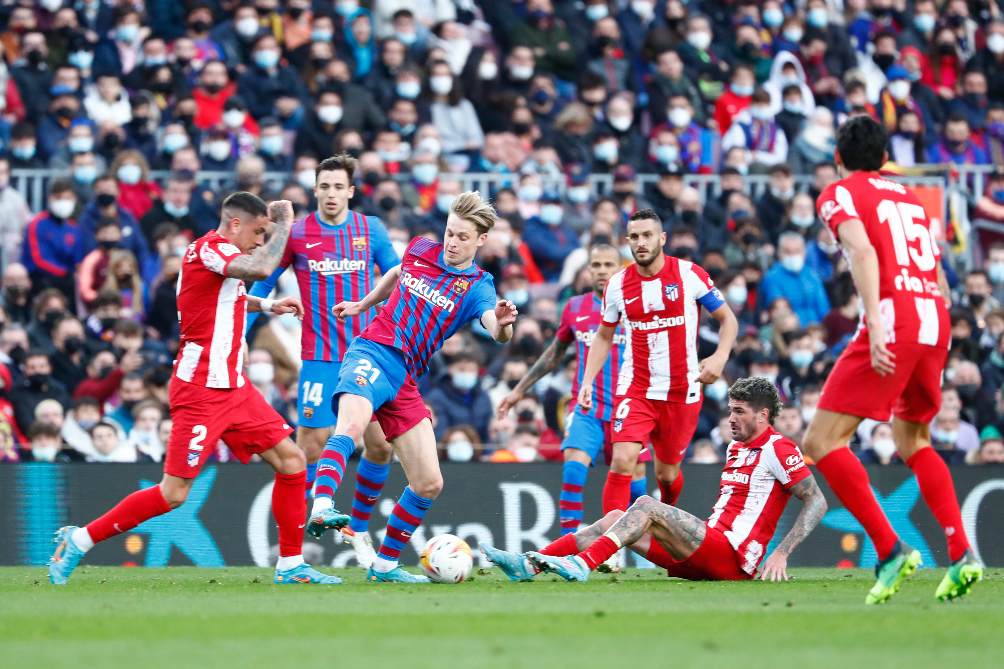 Giménez fue titular frente al Barcelona