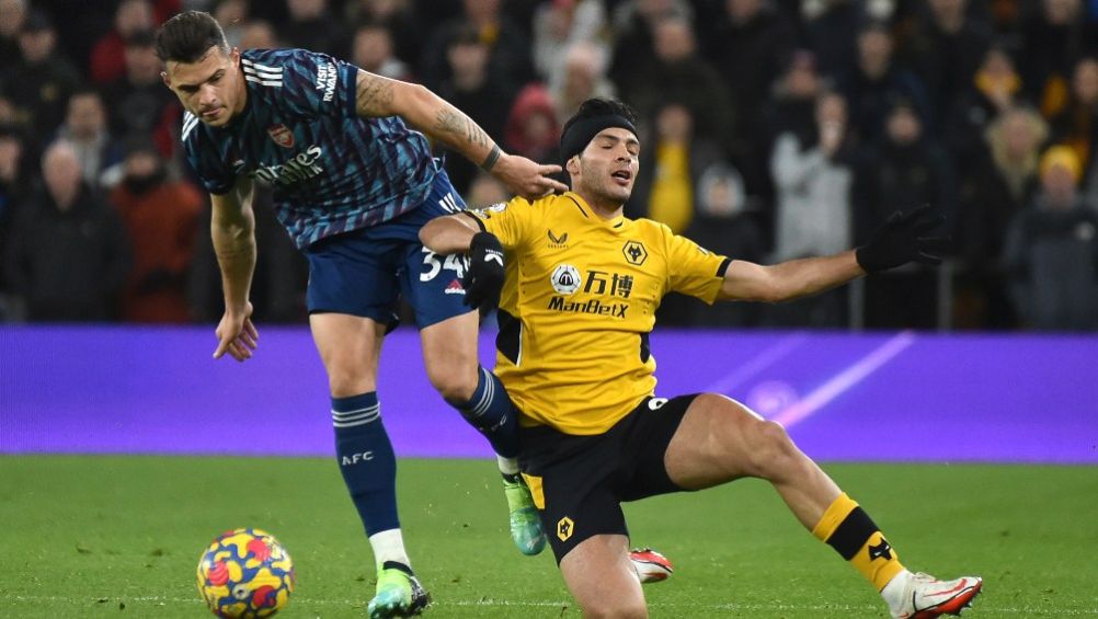 Raúl Jiménez en el partido entre Arsenal y Wolverhampton