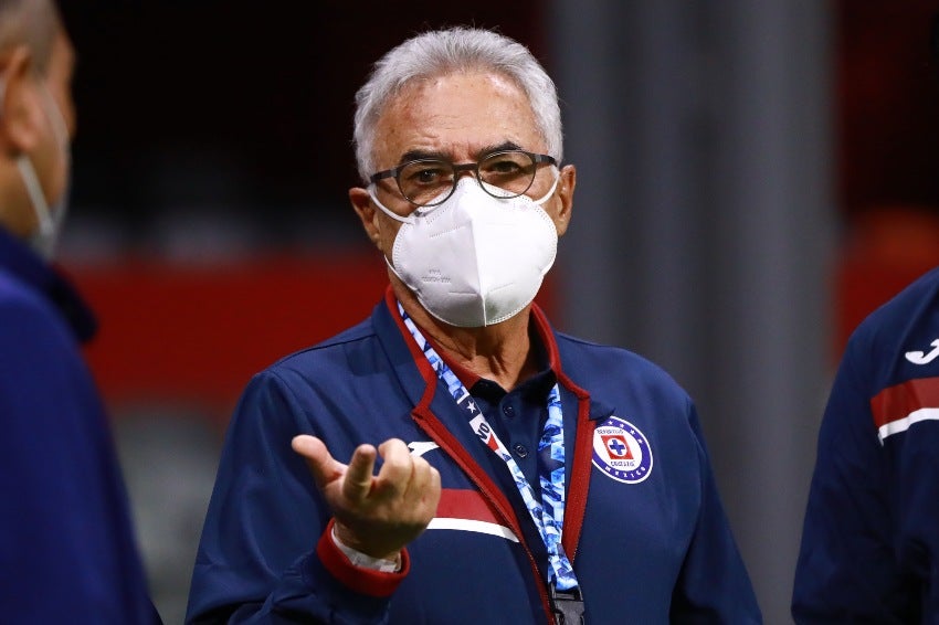 Álvaro Dávila en un partido de Cruz Azul