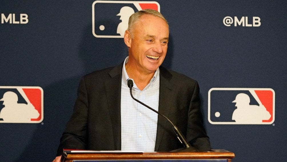 El comisionado de la MLB Rob Manfred durante una rueda de prensa