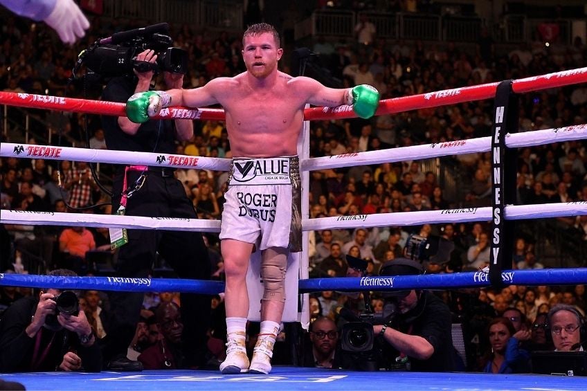 Canelo durante una pelea de box