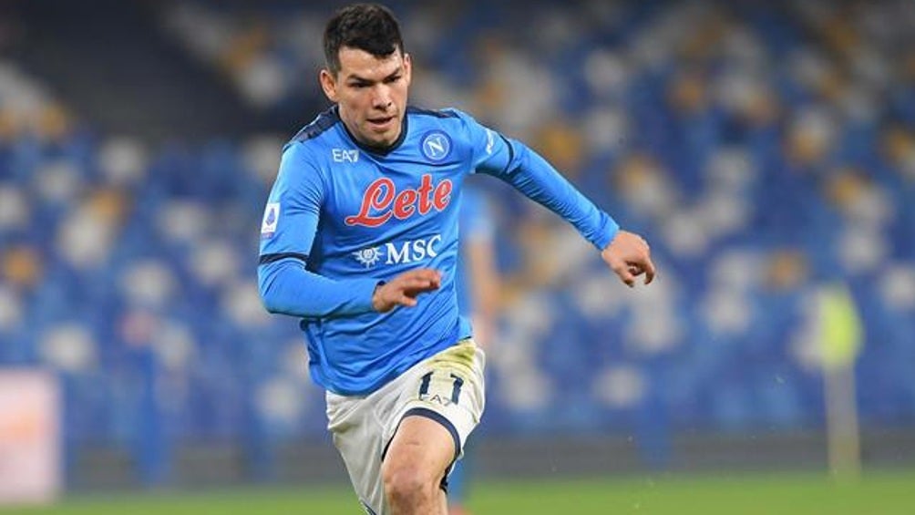 Hirving 'Chucky' Lozano jugando partido de la Serie A con Napoli