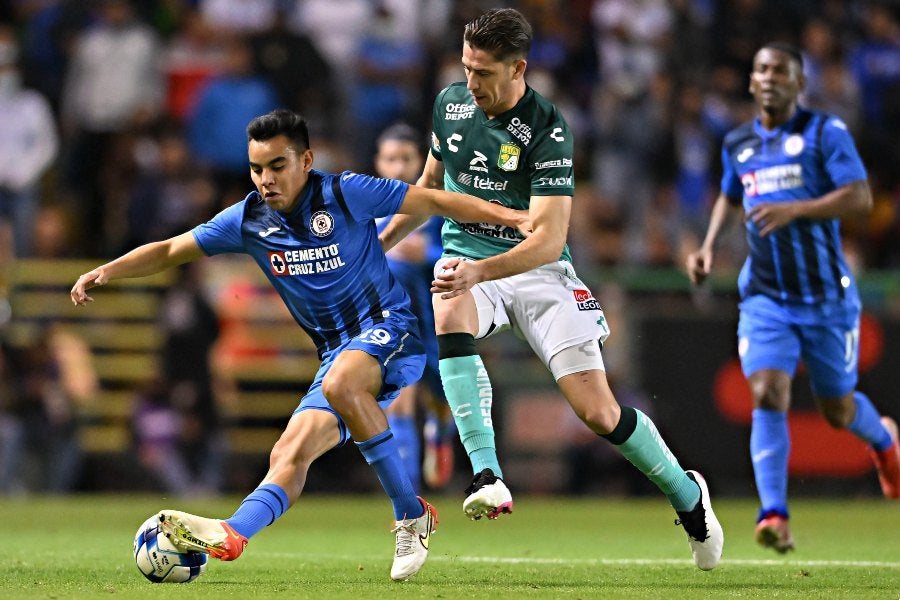 Charly Rodríguez durante un partido con Cruz Azul