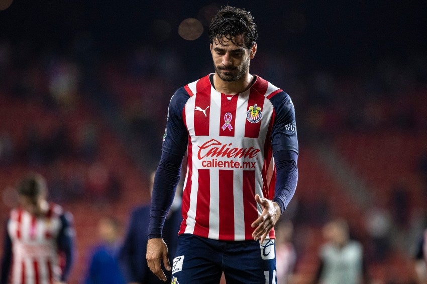 Pollo Briseño en un partido de Chivas