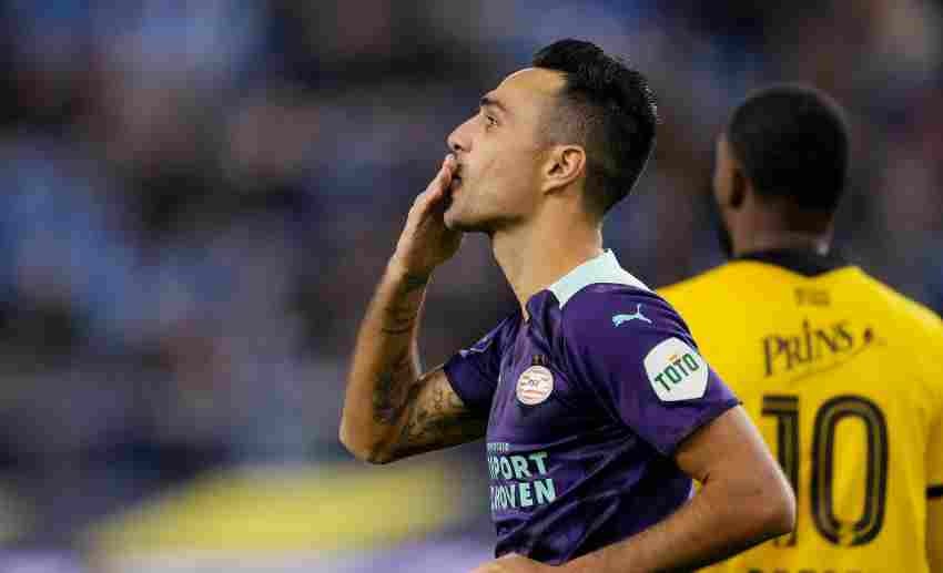 Eran Zahavi celebrando su gol 