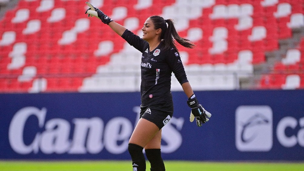 Stefani Jiménez jugando partido con Atlético San Luis Femenil