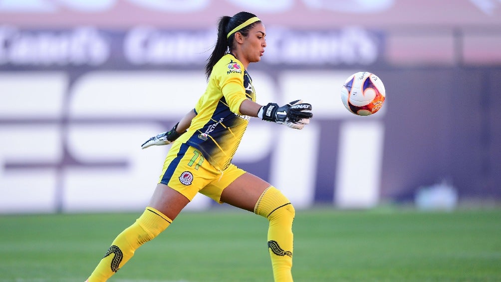 Stefani Jiménez jugando partido con Atlético San Luis Femenil