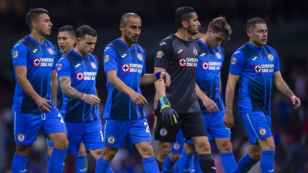 Jugadores de Cruz Azul tras perder partido ante Necaxa