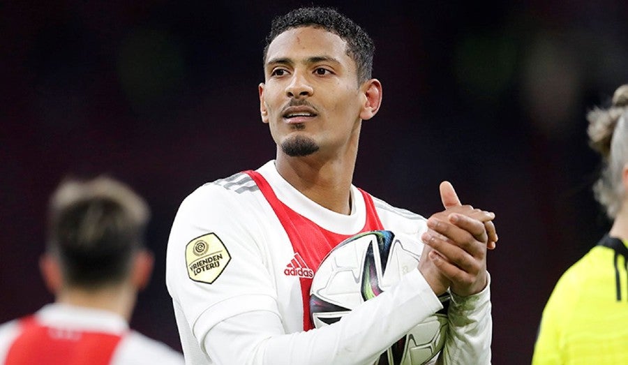 Haller con el balón del juego