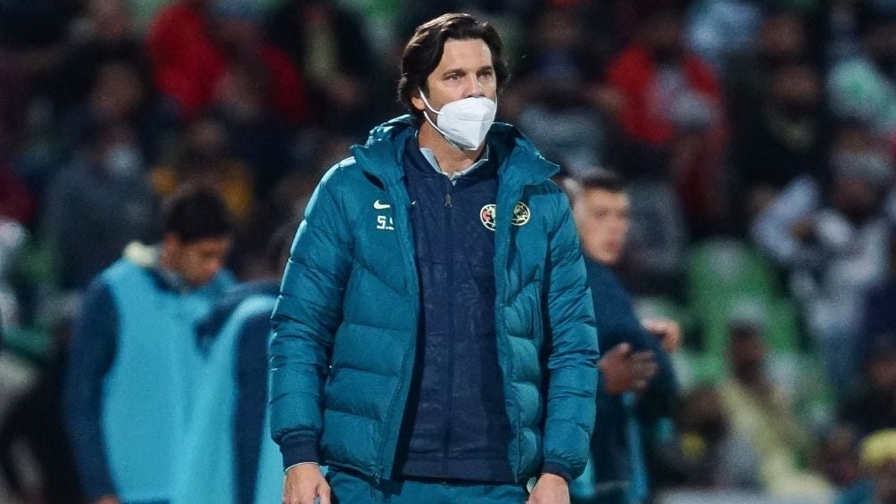 Santiago Solari congratulated his players after the win against Santos