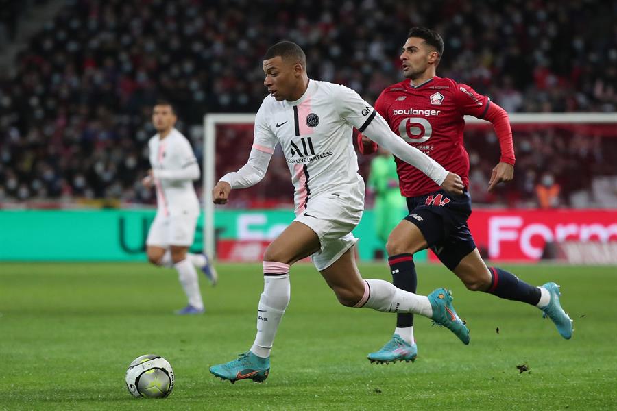 Kylian Mbappé durante un partido con el PSG