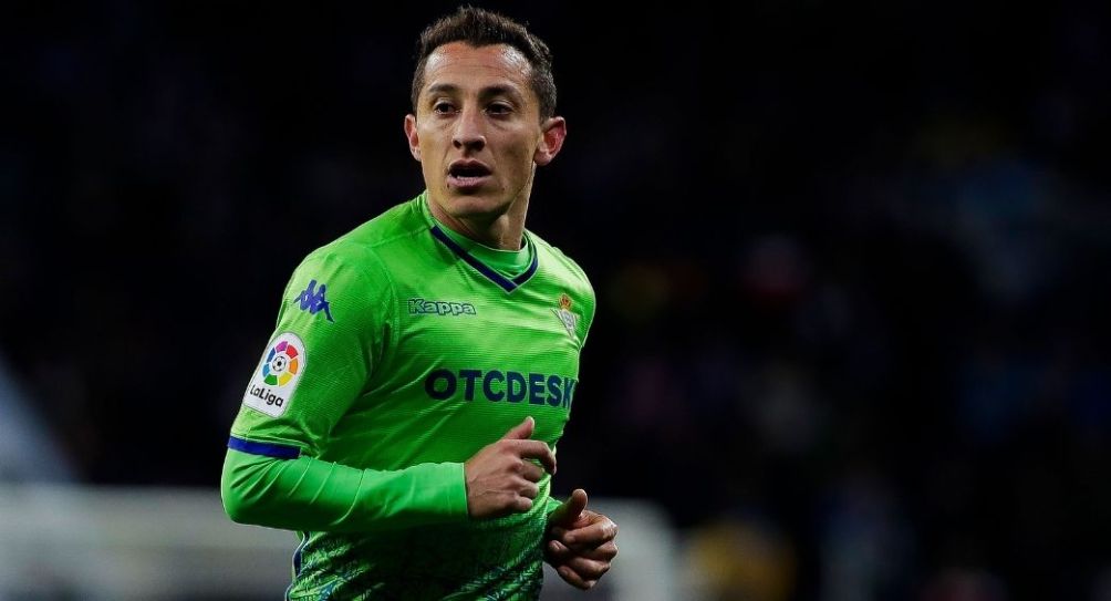 Andrés Guardado durante un partido del Betis