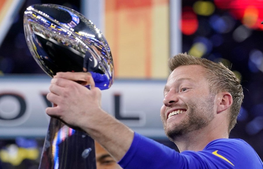 Sean McVay con el Vince Lombardi