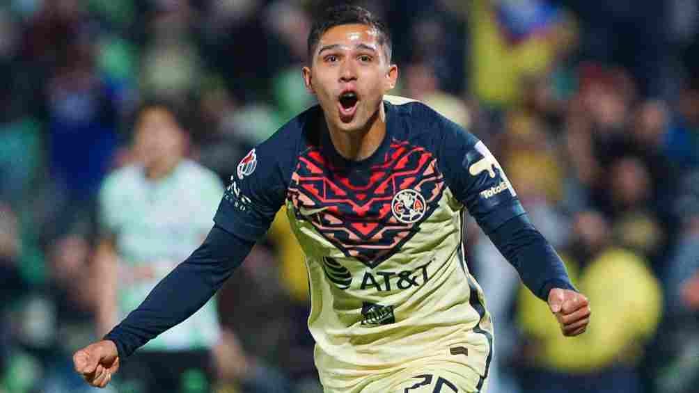 Salvador Reyes celebrando su gol ante Santos 