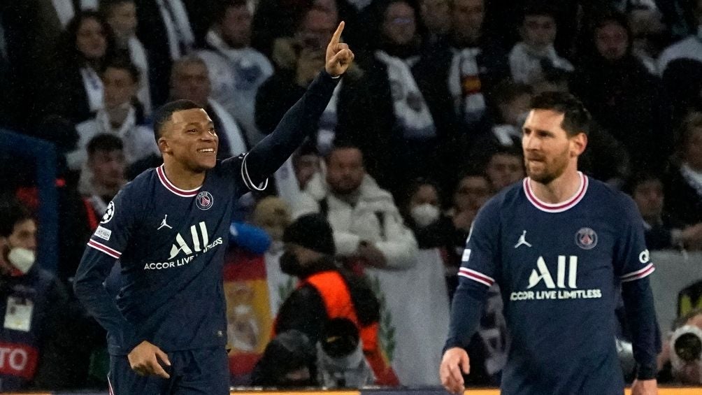 Mbappé y Messi en un partido del PSG