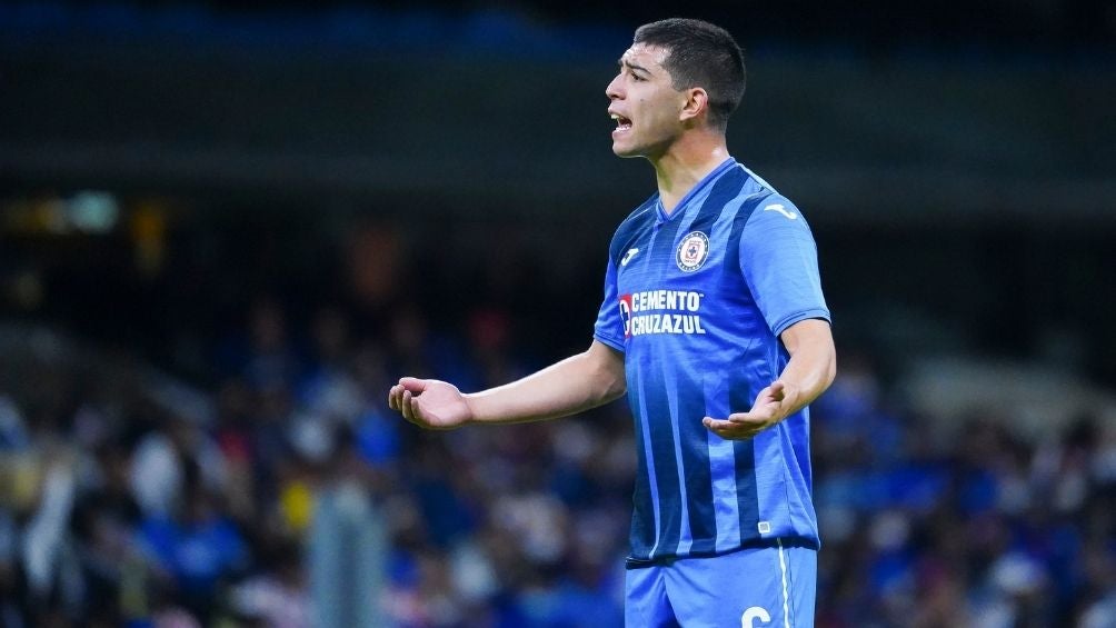 Lira en un partido con Cruz Azul