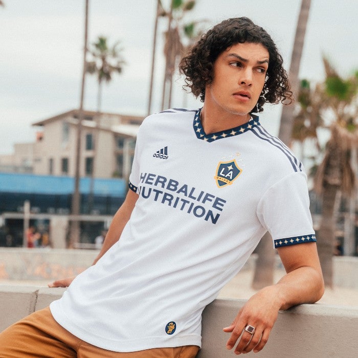 Chicharito' Hernández y LA Galaxy presentaron nuevo jersey alternativo