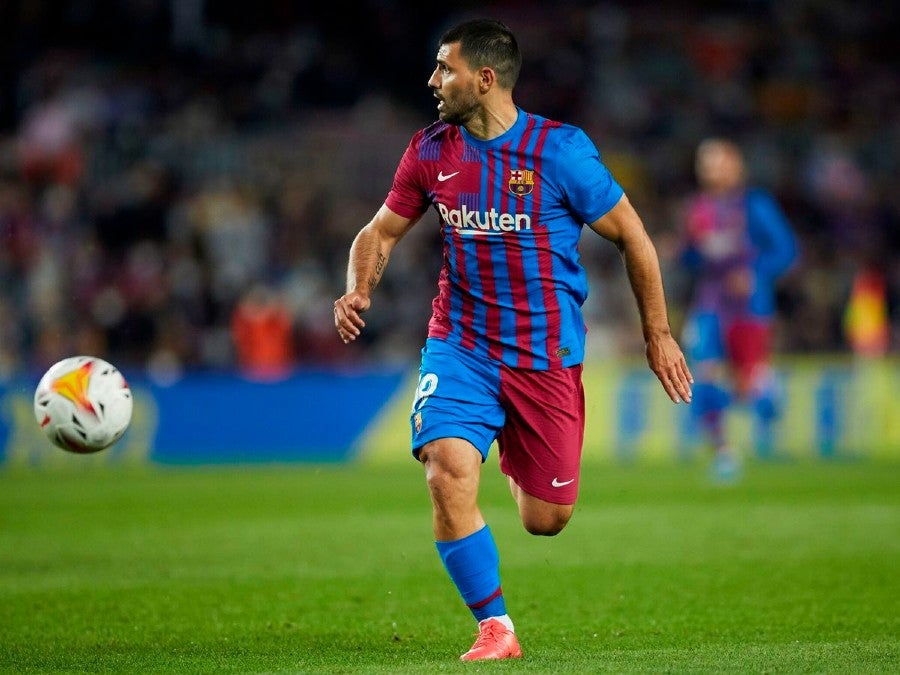 Sergio Agüero durante partido con Barcelona