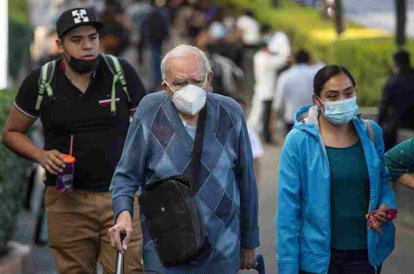 Personas con cubrebocas en la CDMX 