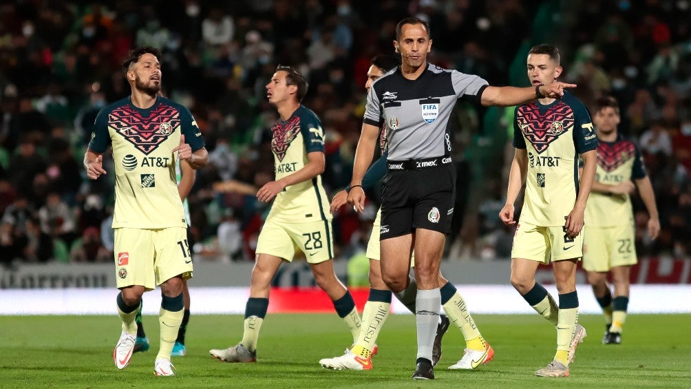 Arturo Brizio backed a yellow card on Cervantes after elbowing Fidalgo