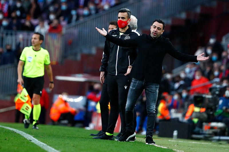 Xavi Hernández durante un duelo del Barcelona 