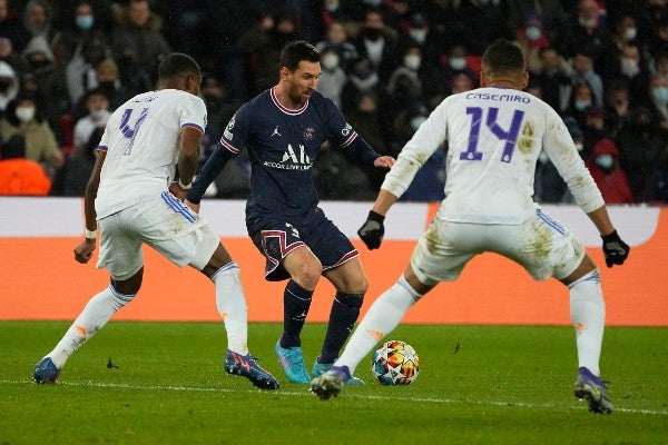 Leo Messi en acción con el PSG ante Real Madrid en Champions