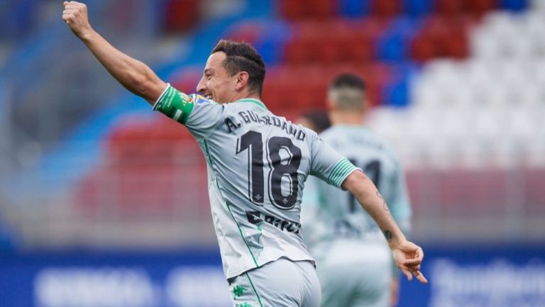 Andrés Guardado celebrando su gol a favor del Betis