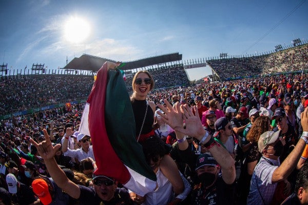 Aficionados en el Gran Premio de México 2021