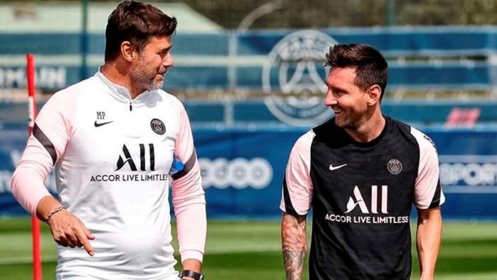 Mauricio Pochettino junto a Messi durante entrenamiento del PSG