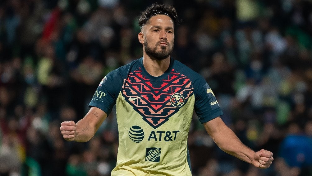 Bruno Valdez festejando gol con el América en la Liga MX