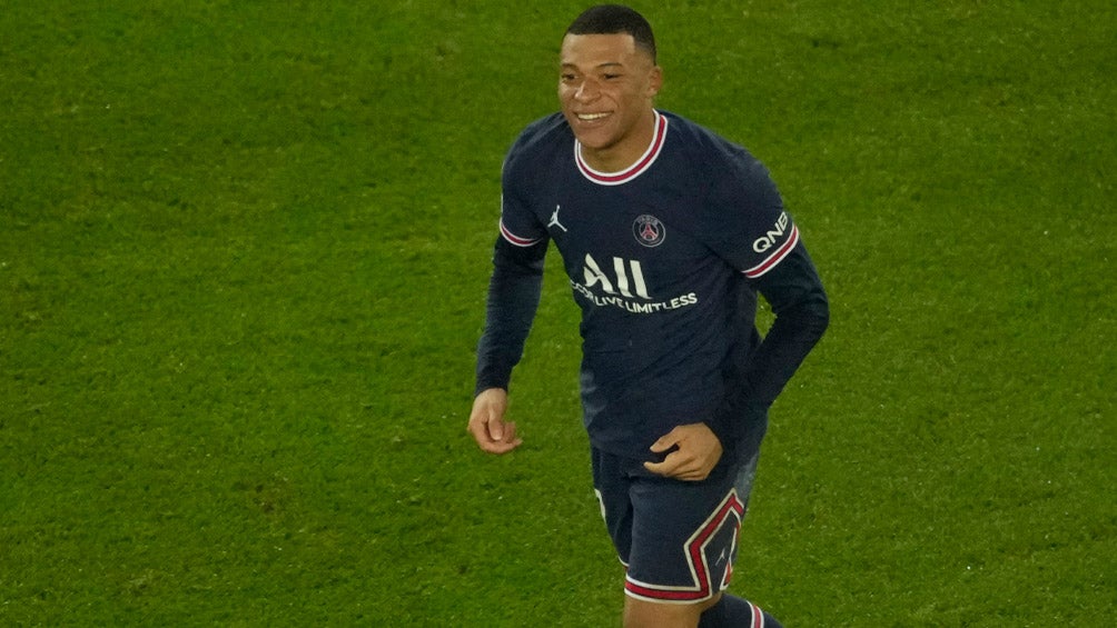 Kylian Mbappé festeja un gol con el PSG