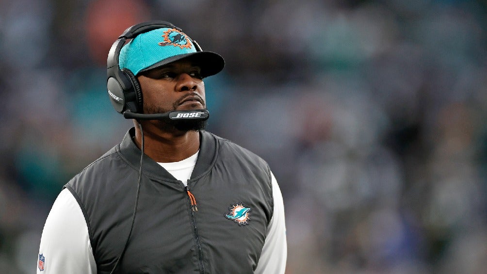 Brian Flores como asistente defensivo de los Dolphins de Miami