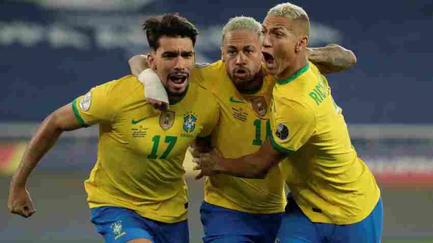 Richarlison y Ney celebrando un gol de Brasil