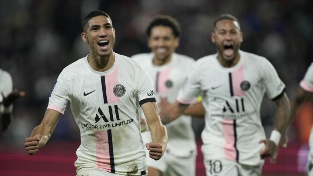 Hakimi en un partido con el PSG