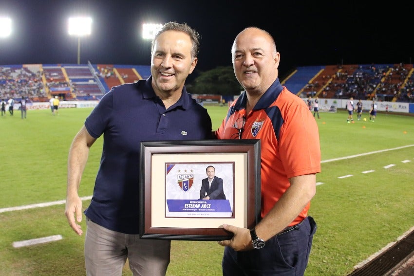 Esteban Arce en un partido del Atlante