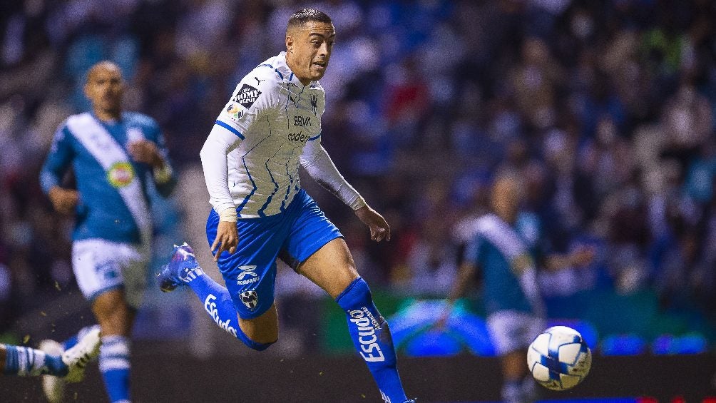 Rogelio Funes Mori jugando partido con Rayados ante Puebla