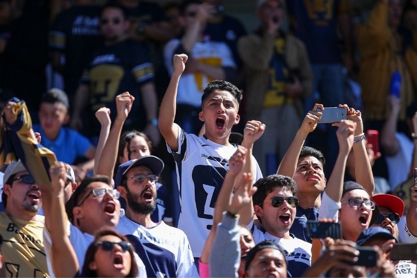 Afición de Pumas en el Olímpico Universitario