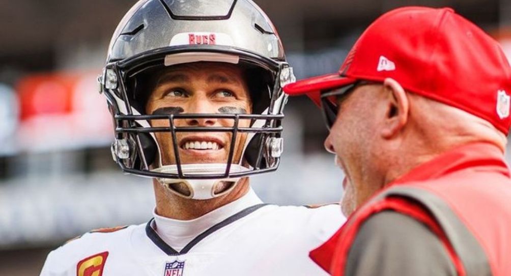 Tom Brady y Bruce Arians en un partido