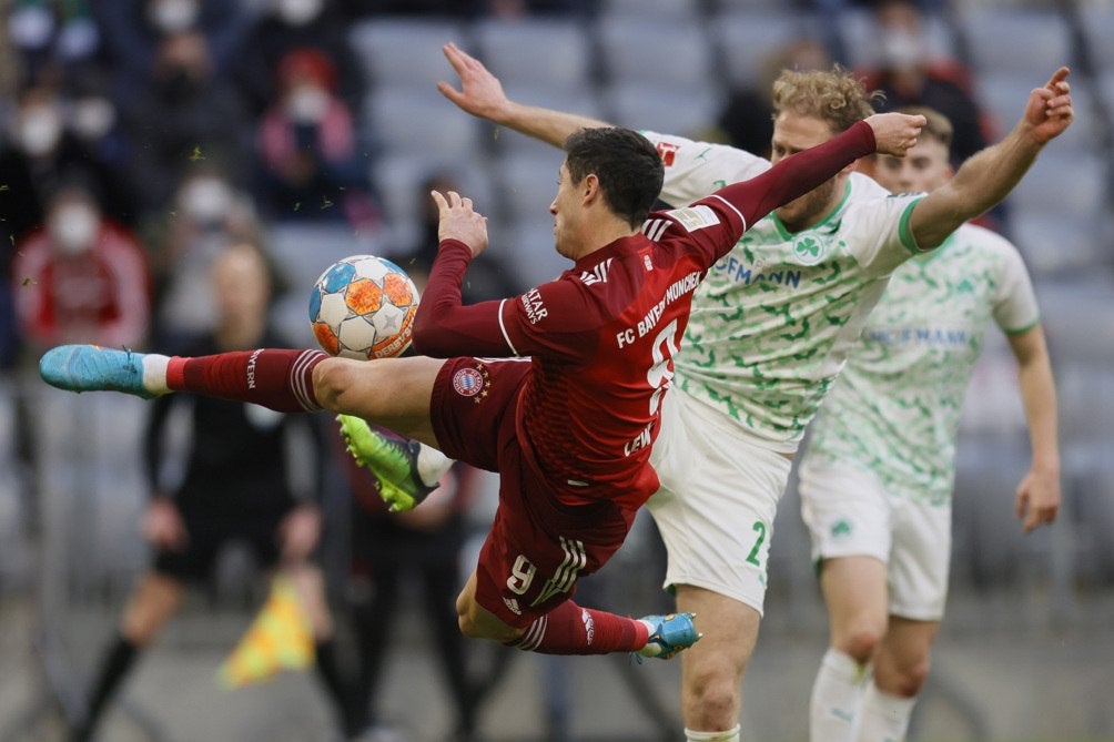 Robert Lewandoski en enfrentamiento vs Greuther