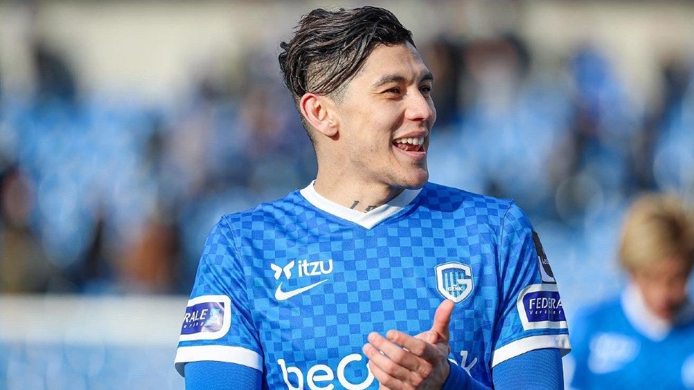 Gerardo Arteaga jugando partido con el Genk